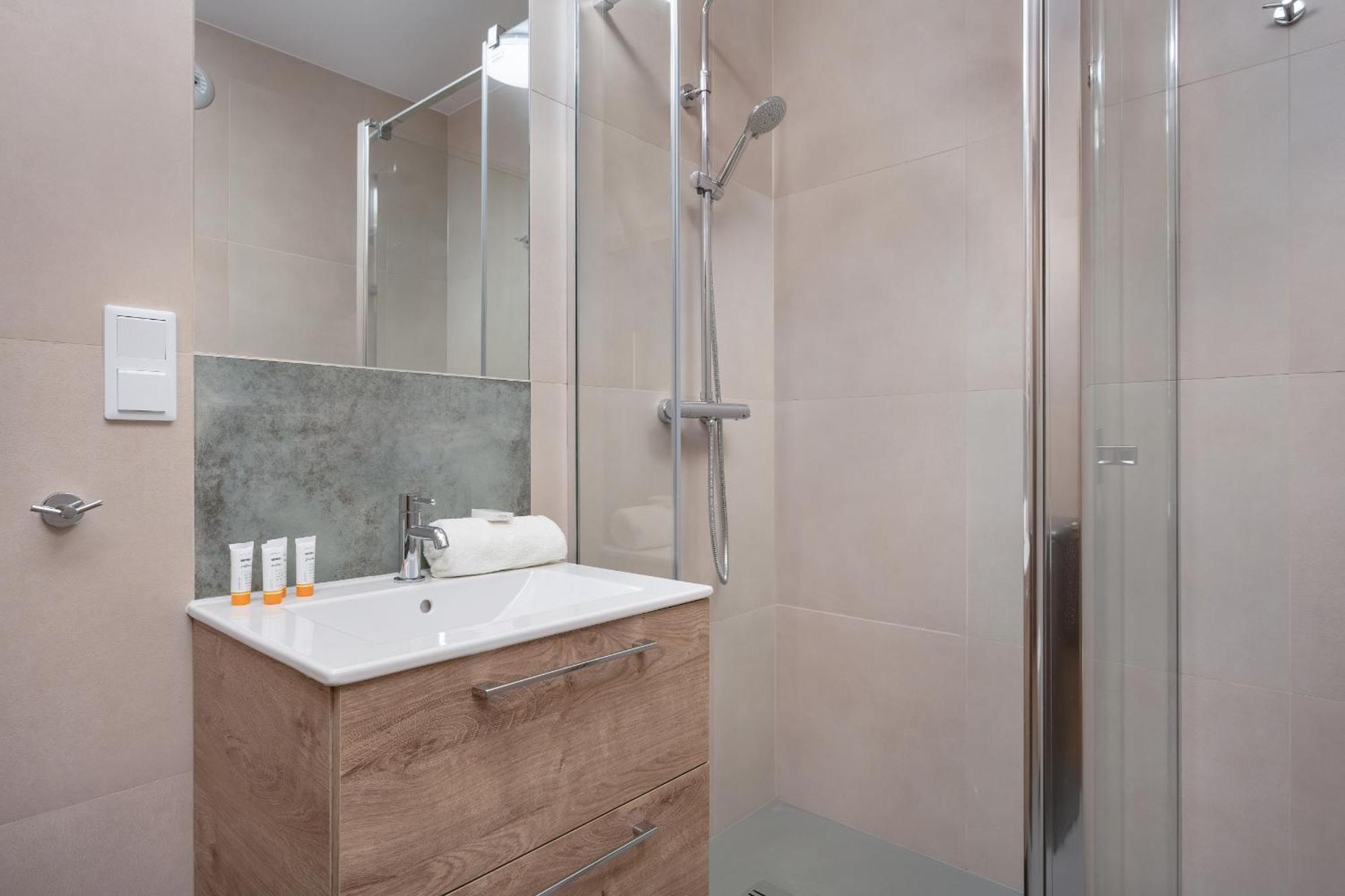 Wroclaw 1-Bedroom Apartment With Parking & Balcony By Noclegi Renters Exterior photo
